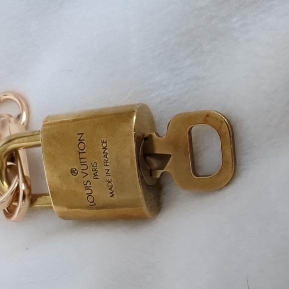 AUTHENTIC LOUIS VUITTON LOCK AND KEY WITH GOLD TONE UNBRANDED CHOKER NECKLACE - Picture 3 of 4